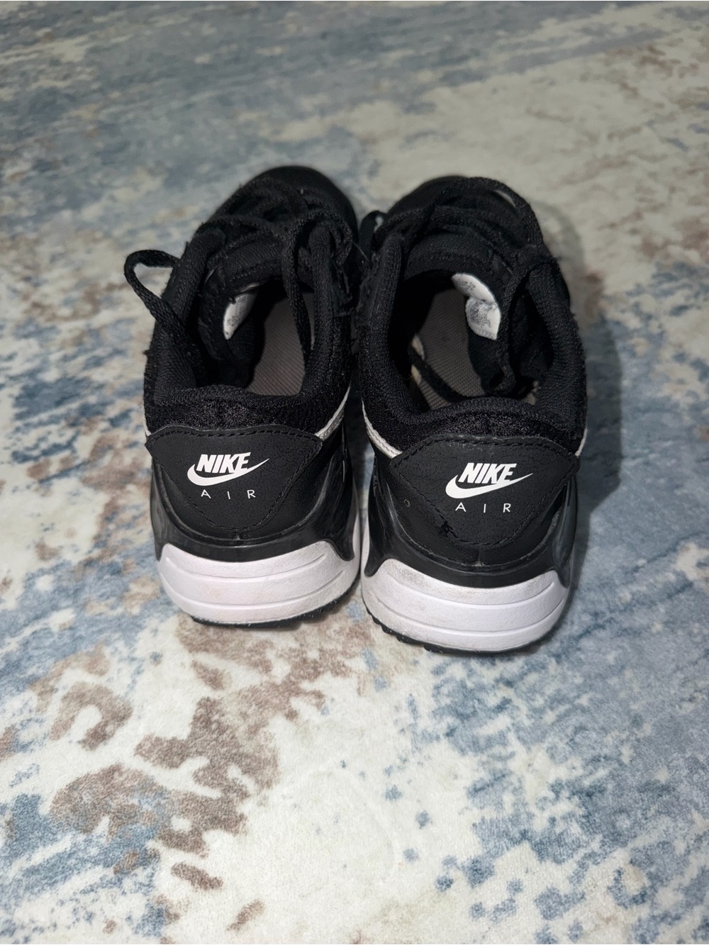 Nike Airmax & White Low-Top Running Sneakers - Picture 4 of 4